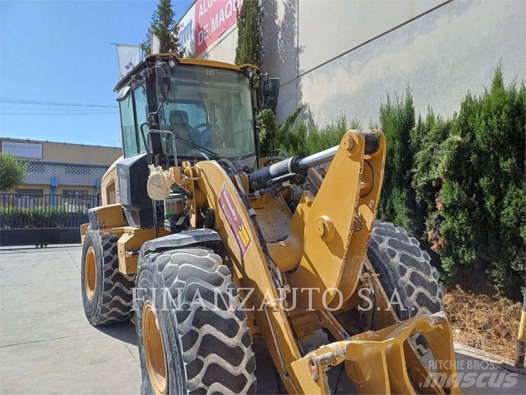 CAT 930M Kolesové nakladače