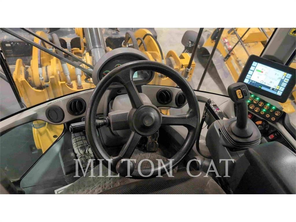 CAT 930M Kolesové nakladače