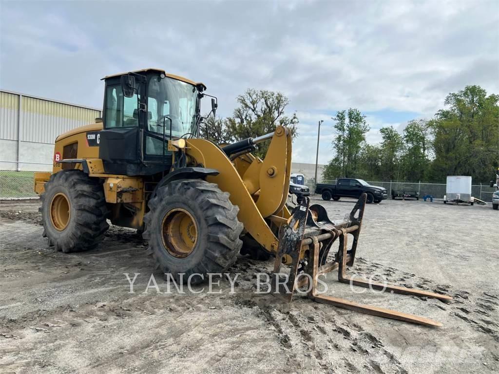CAT 930M Kolesové nakladače