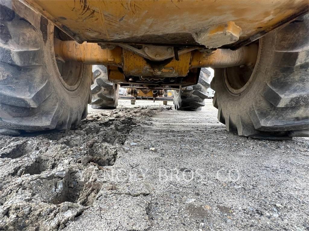 CAT 930M Kolesové nakladače