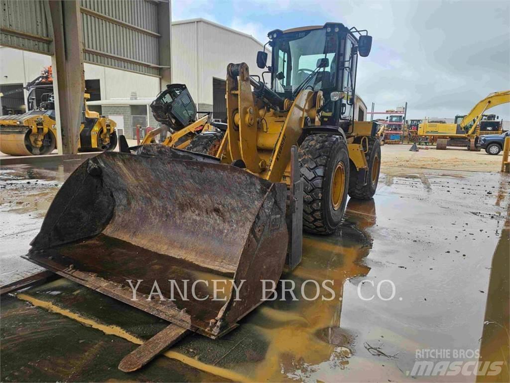 CAT 930M Kolesové nakladače