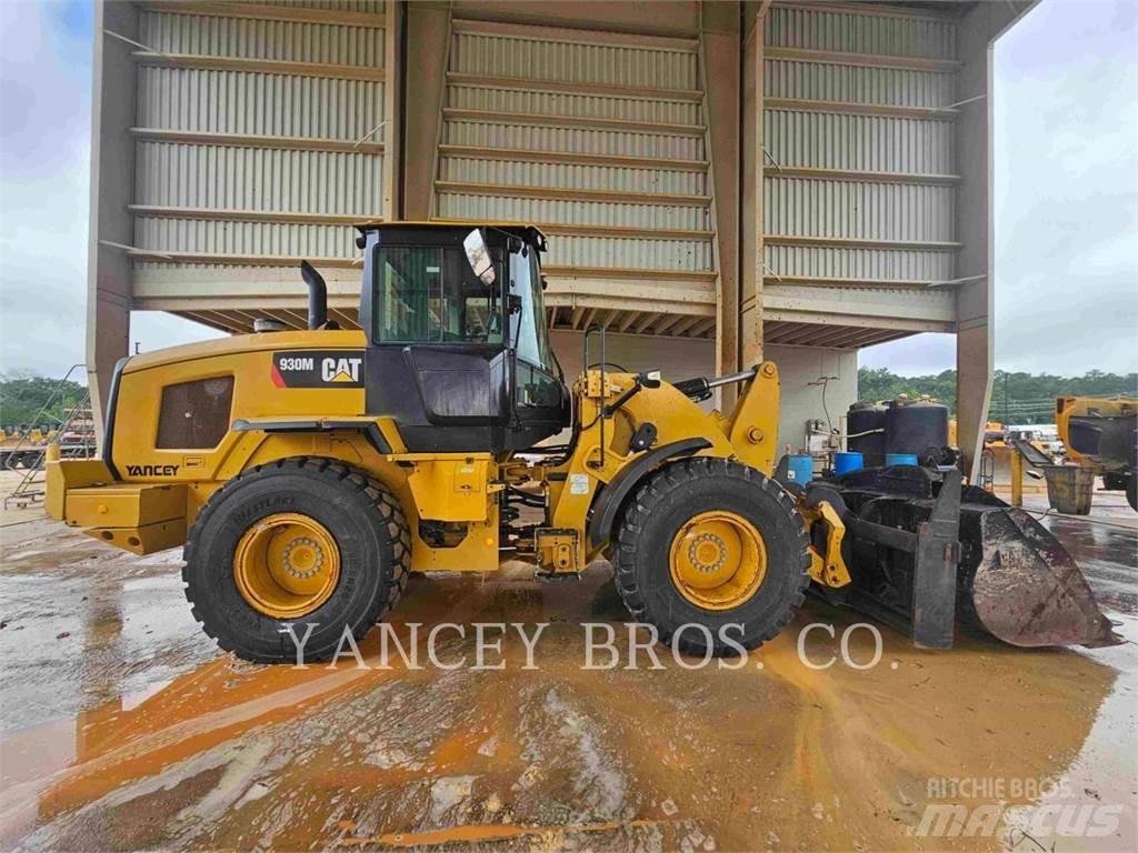 CAT 930M Kolesové nakladače