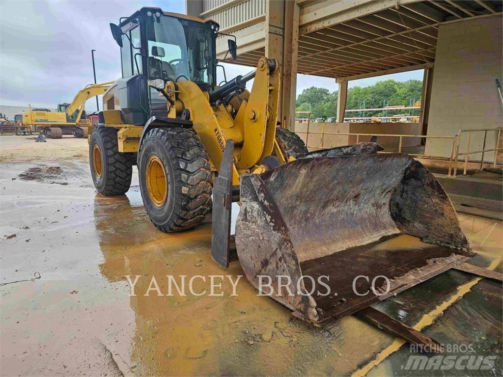 CAT 930M Kolesové nakladače