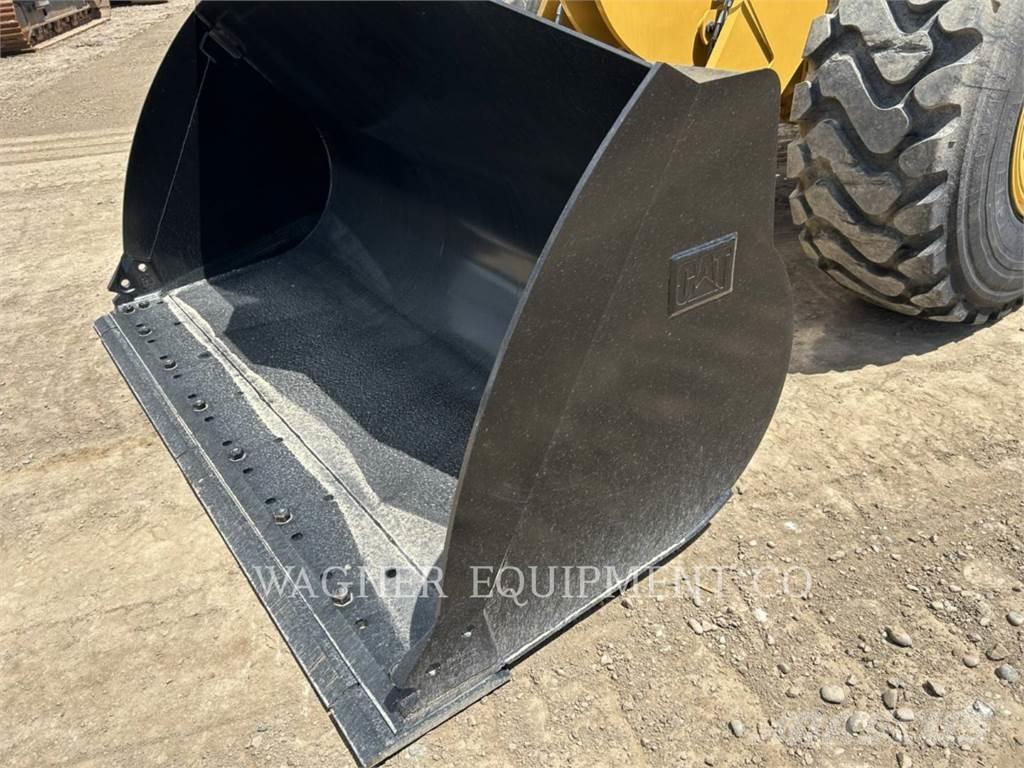 CAT 930M Kolesové nakladače
