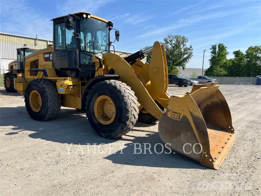 CAT 930M Kolesové nakladače