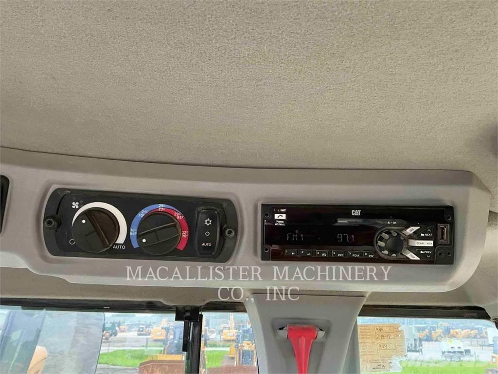 CAT 930M Kolesové nakladače
