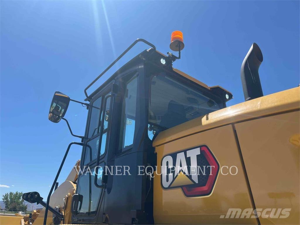 CAT 930M Kolesové nakladače