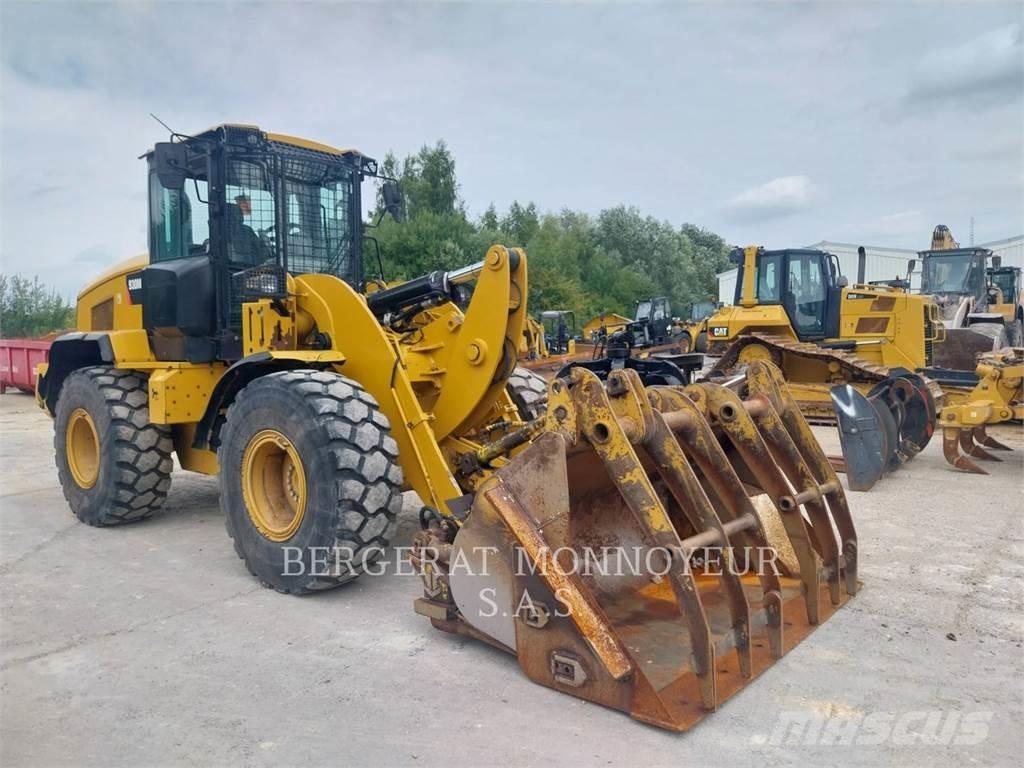 CAT 930M Kolesové nakladače