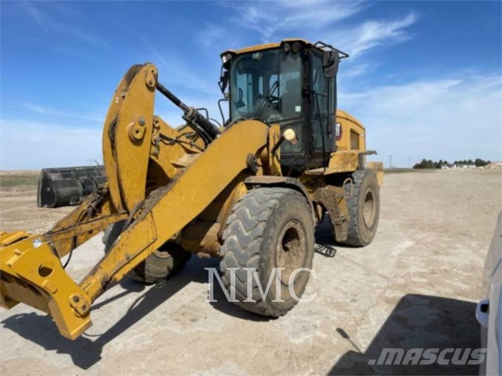 CAT 930M Kolesové nakladače