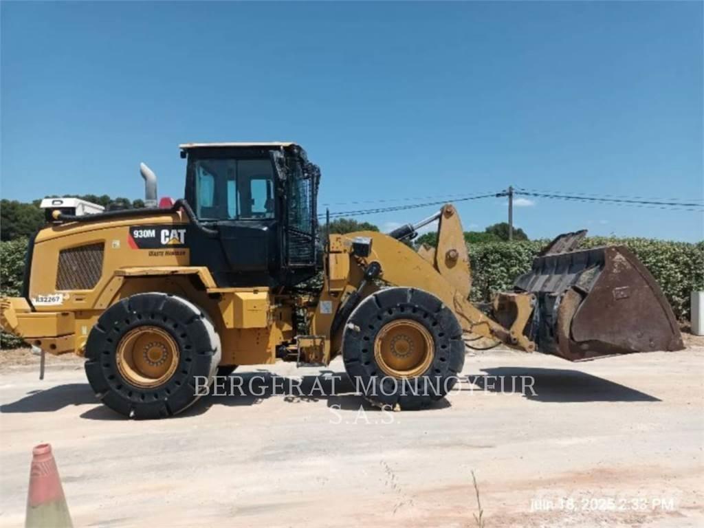 CAT 930M Kolesové nakladače