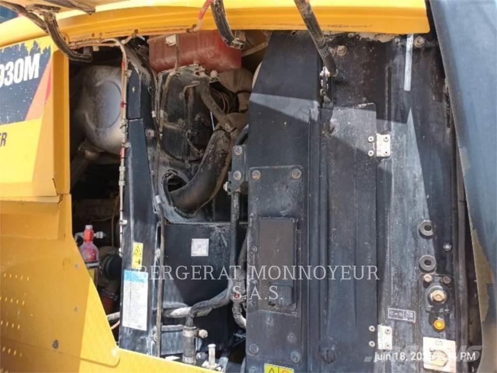 CAT 930M Kolesové nakladače