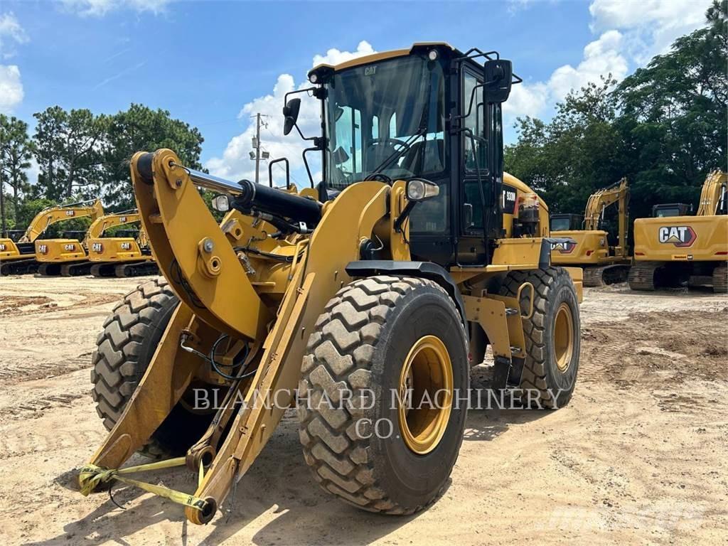 CAT 930M Kolesové nakladače