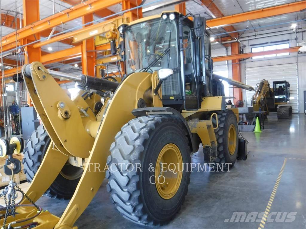 CAT 930M Kolesové nakladače