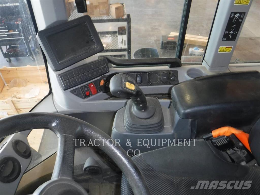 CAT 930M Kolesové nakladače