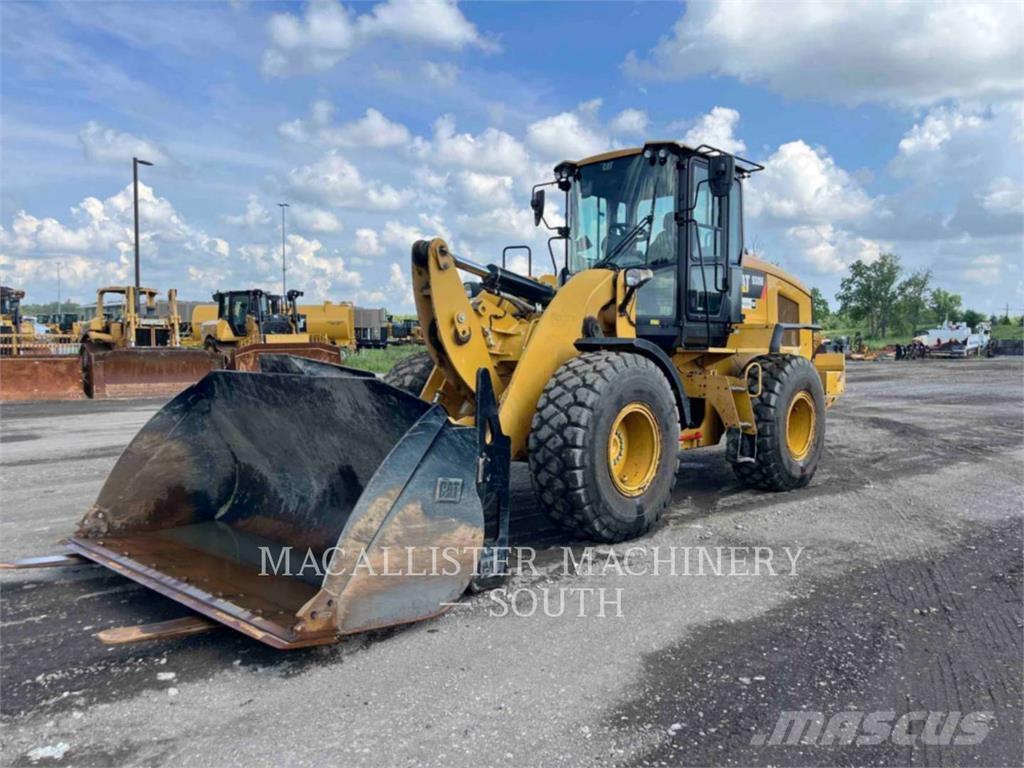 CAT 930M Kolesové nakladače