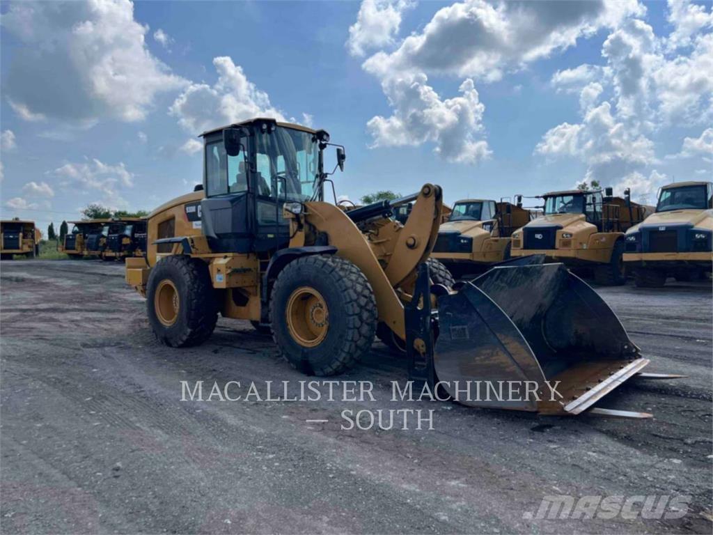 CAT 930M Kolesové nakladače