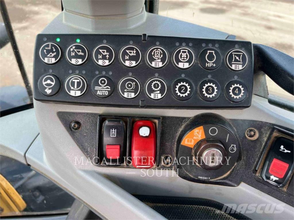 CAT 930M Kolesové nakladače