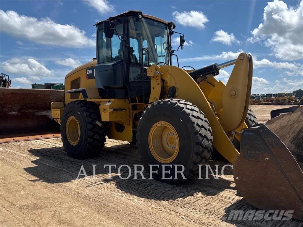 CAT 930M Kolesové nakladače