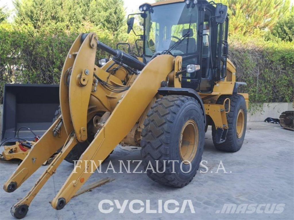 CAT 930M Kolesové nakladače