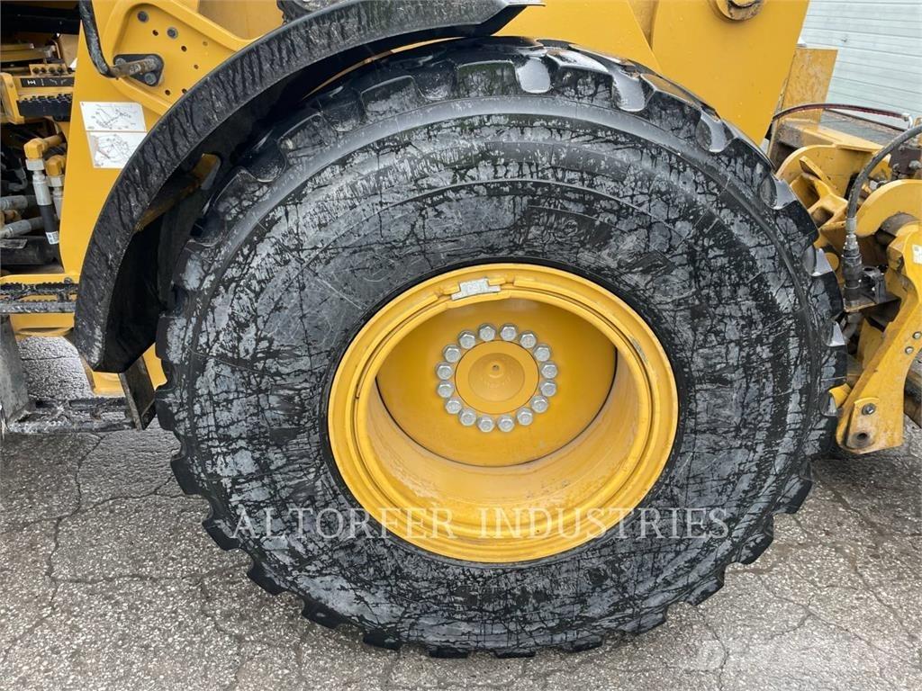 CAT 930M Kolesové nakladače