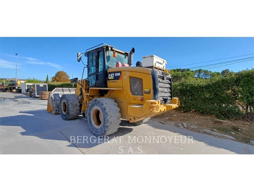 CAT 930M Kolesové nakladače
