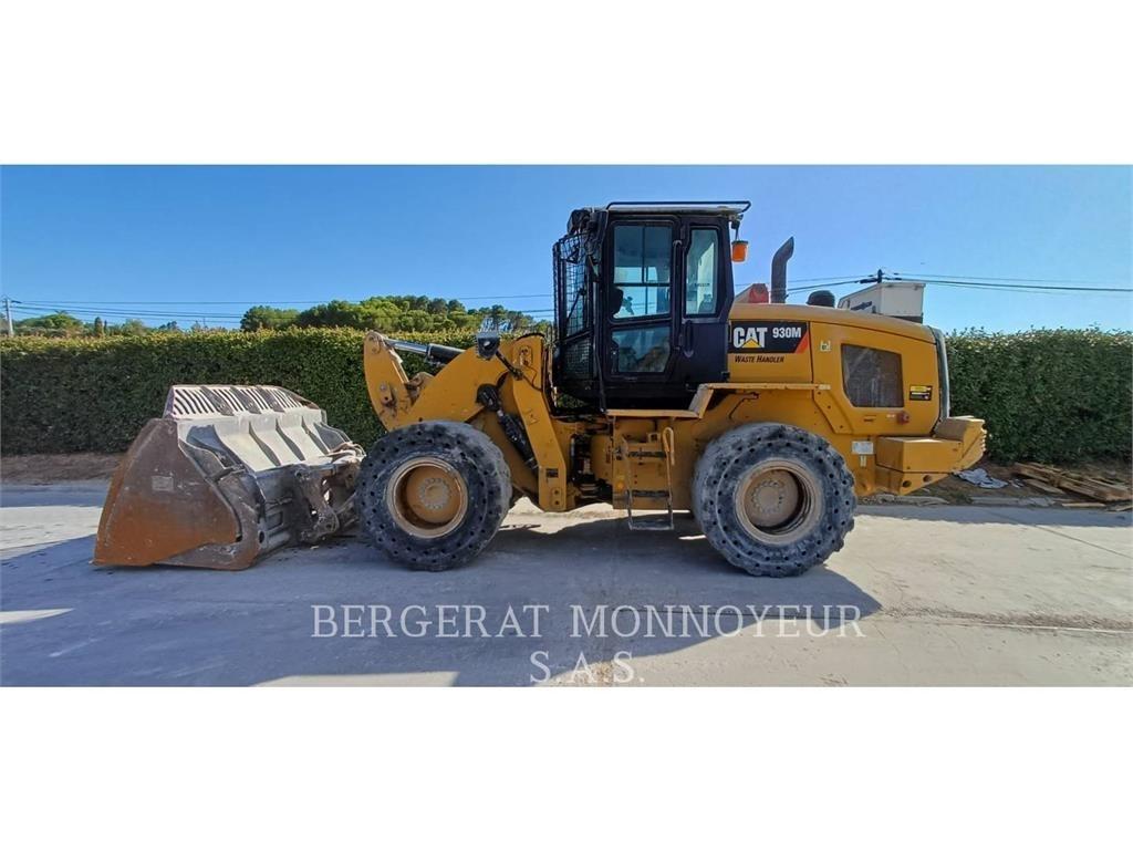 CAT 930M Kolesové nakladače