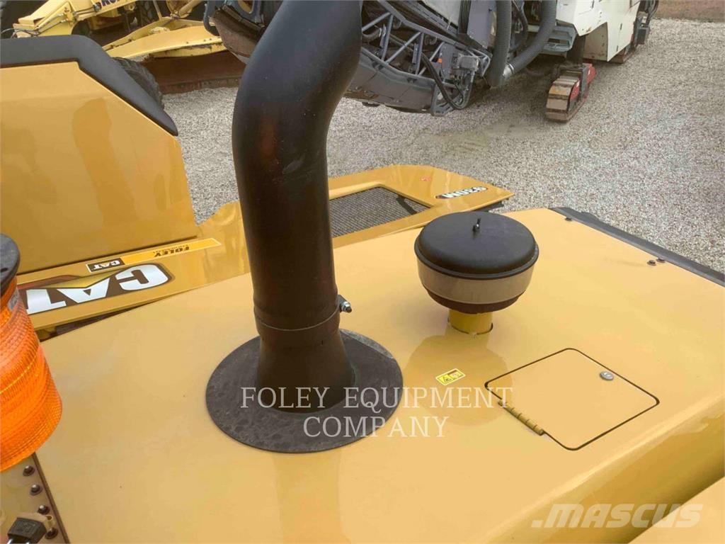 CAT 930M Kolesové nakladače