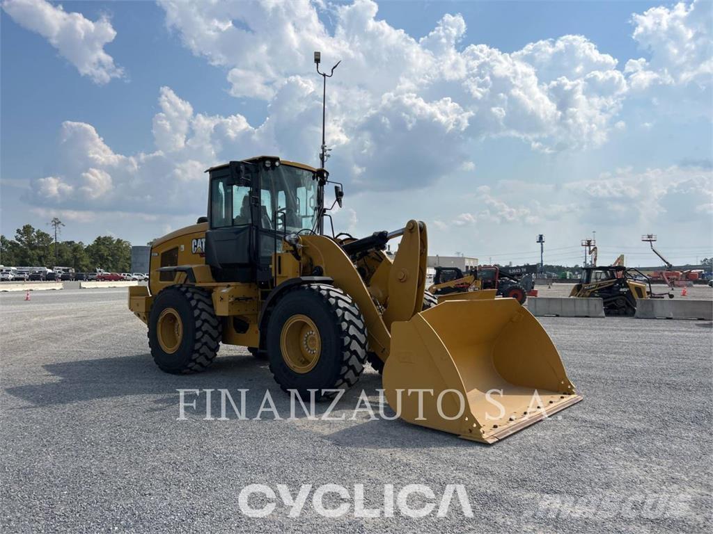 CAT 930M Kolesové nakladače