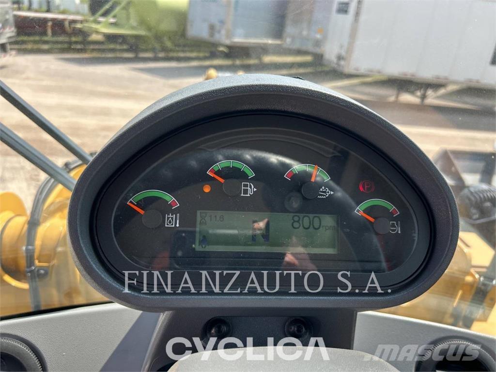 CAT 930M Kolesové nakladače