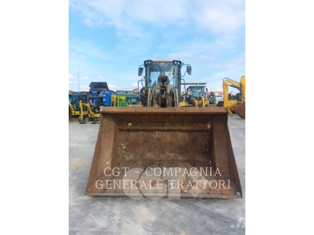 CAT 930M Kolesové nakladače