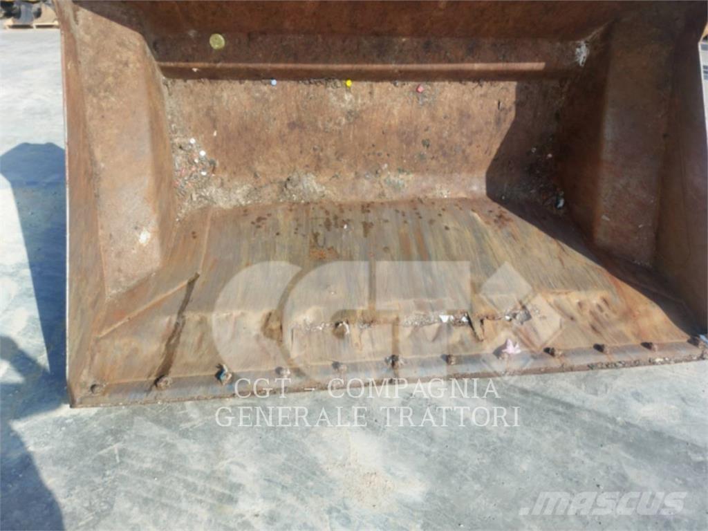 CAT 930M Kolesové nakladače