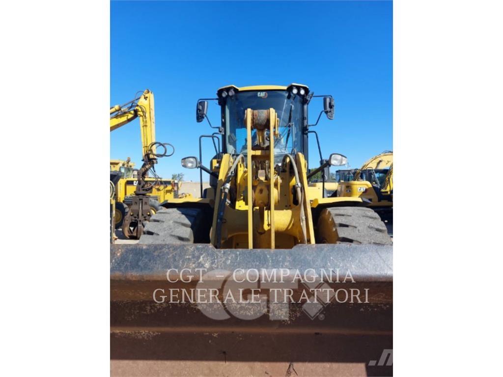 CAT 930M Kolesové nakladače