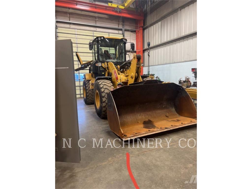 CAT 930M Kolesové nakladače