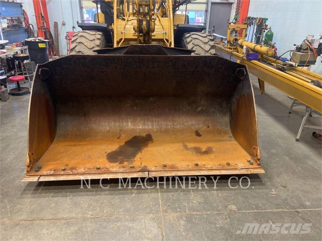 CAT 930M Kolesové nakladače