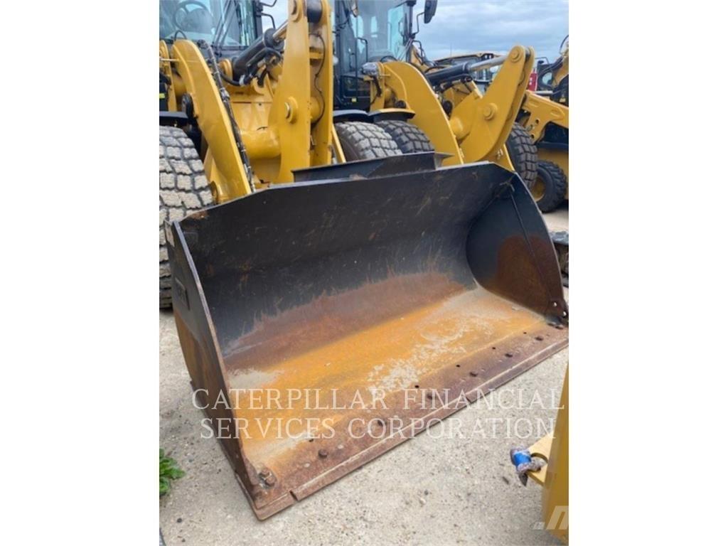CAT 930M Kolesové nakladače