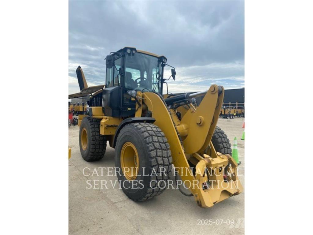 CAT 930M Kolesové nakladače