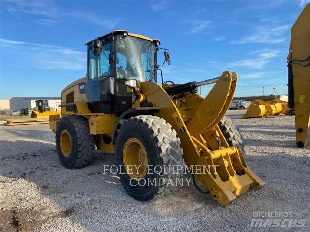 CAT 930M Kolesové nakladače