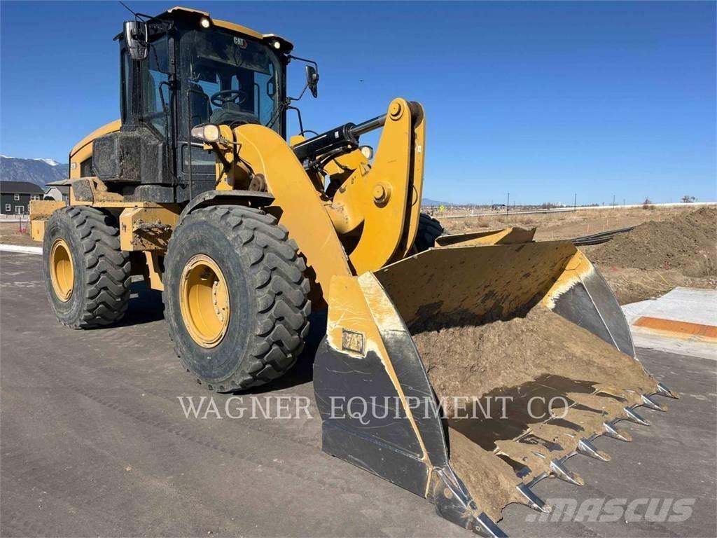 CAT 938 Kolesové nakladače