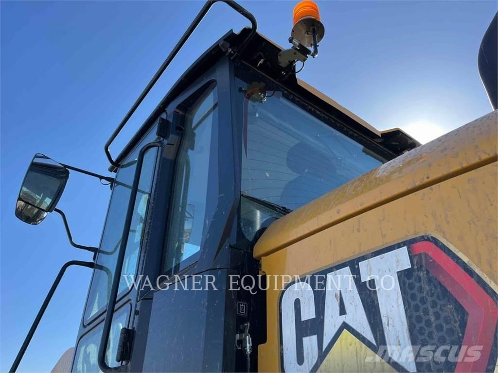 CAT 938 Kolesové nakladače