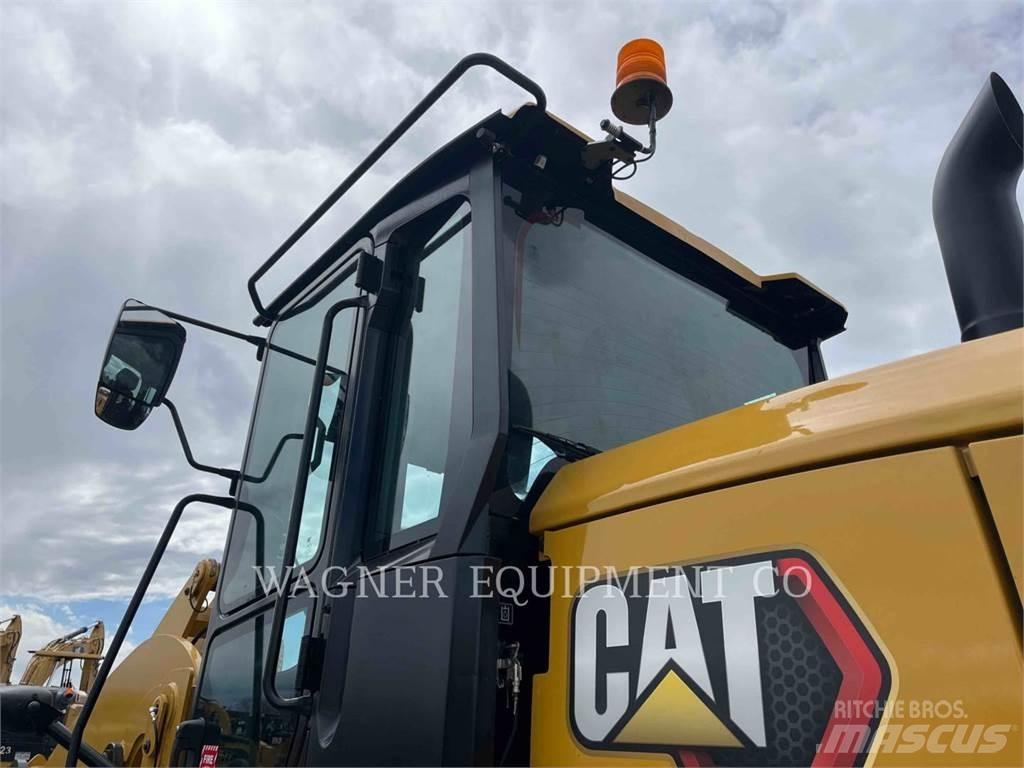 CAT 938 Kolesové nakladače
