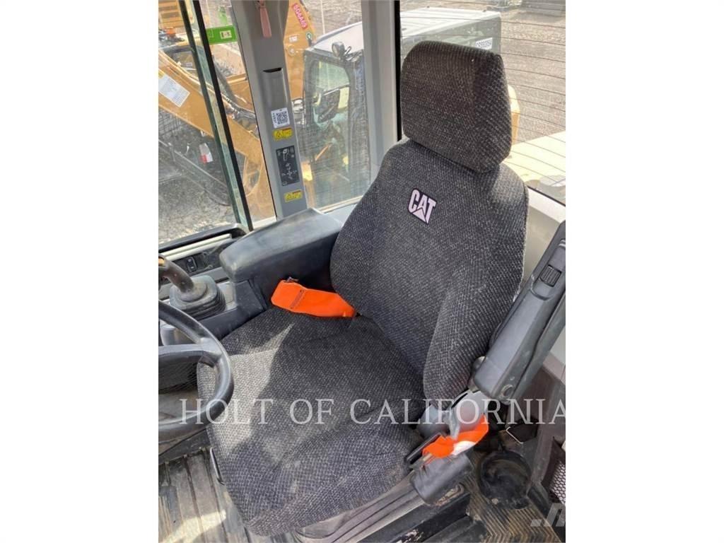 CAT 938 Kolesové nakladače