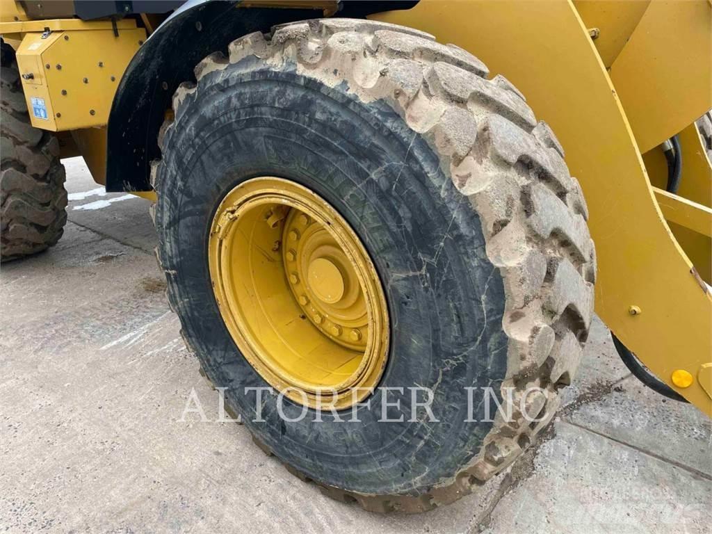 CAT 938M Kolesové nakladače