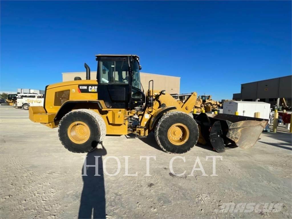 CAT 938M Kolesové nakladače