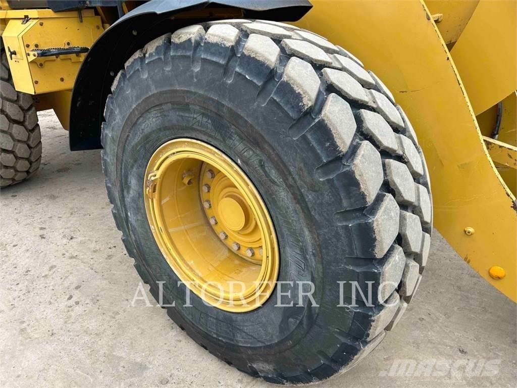 CAT 938M Kolesové nakladače