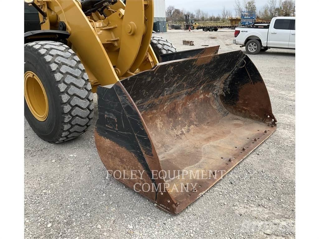 CAT 938M Kolesové nakladače