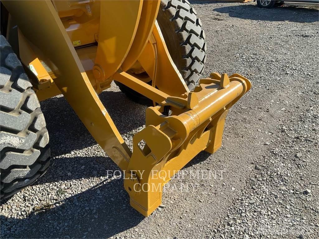 CAT 938M Kolesové nakladače