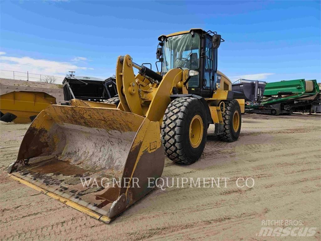 CAT 938M Kolesové nakladače