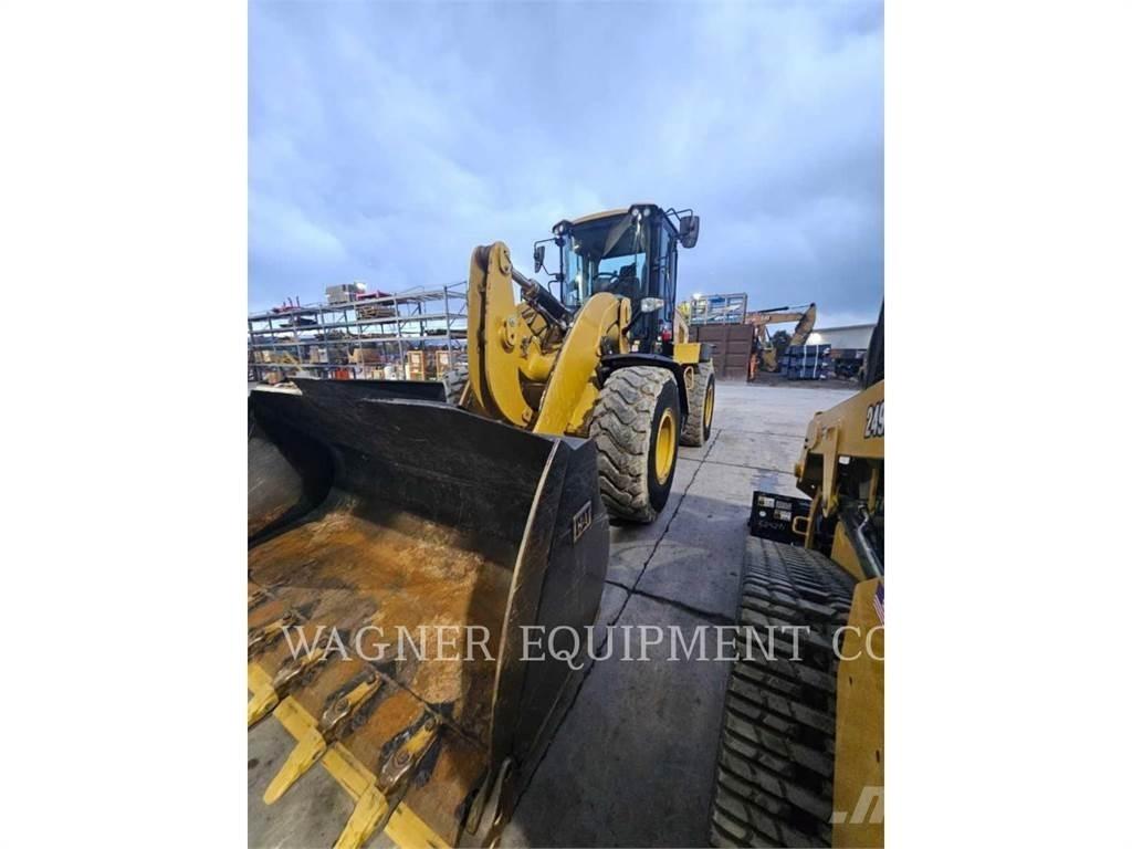 CAT 938M Kolesové nakladače