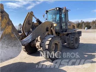 CAT 938M Kolesové nakladače
