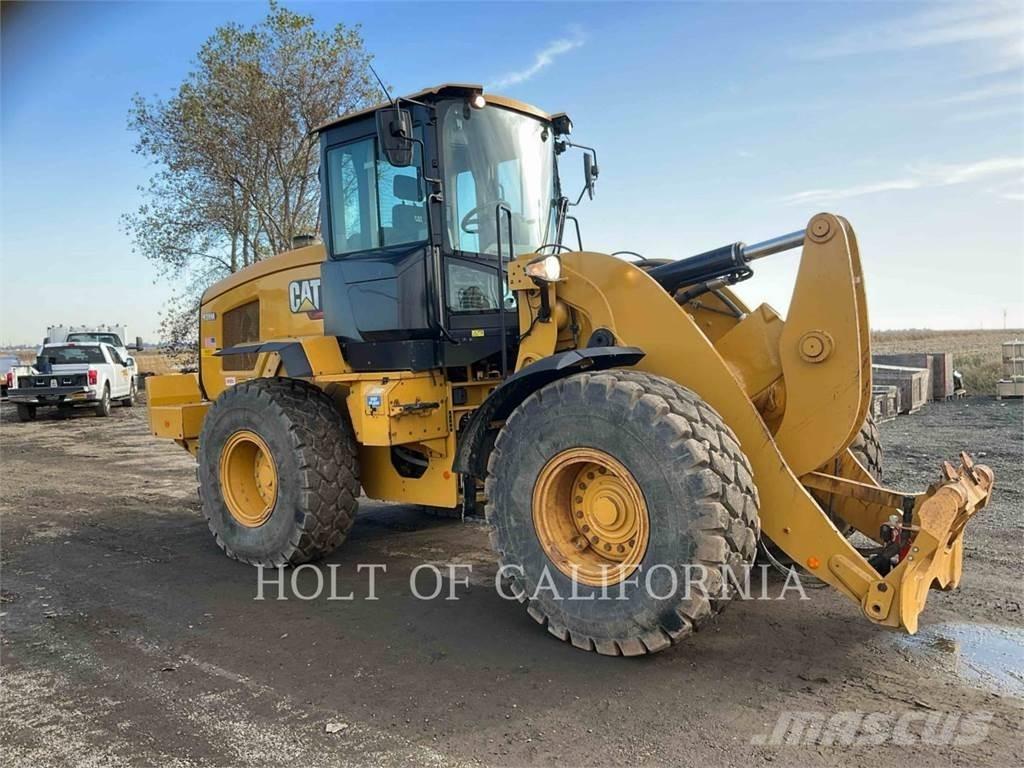 CAT 938M Kolesové nakladače